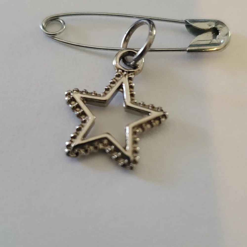 Star Charm - Picture 2 of 3
